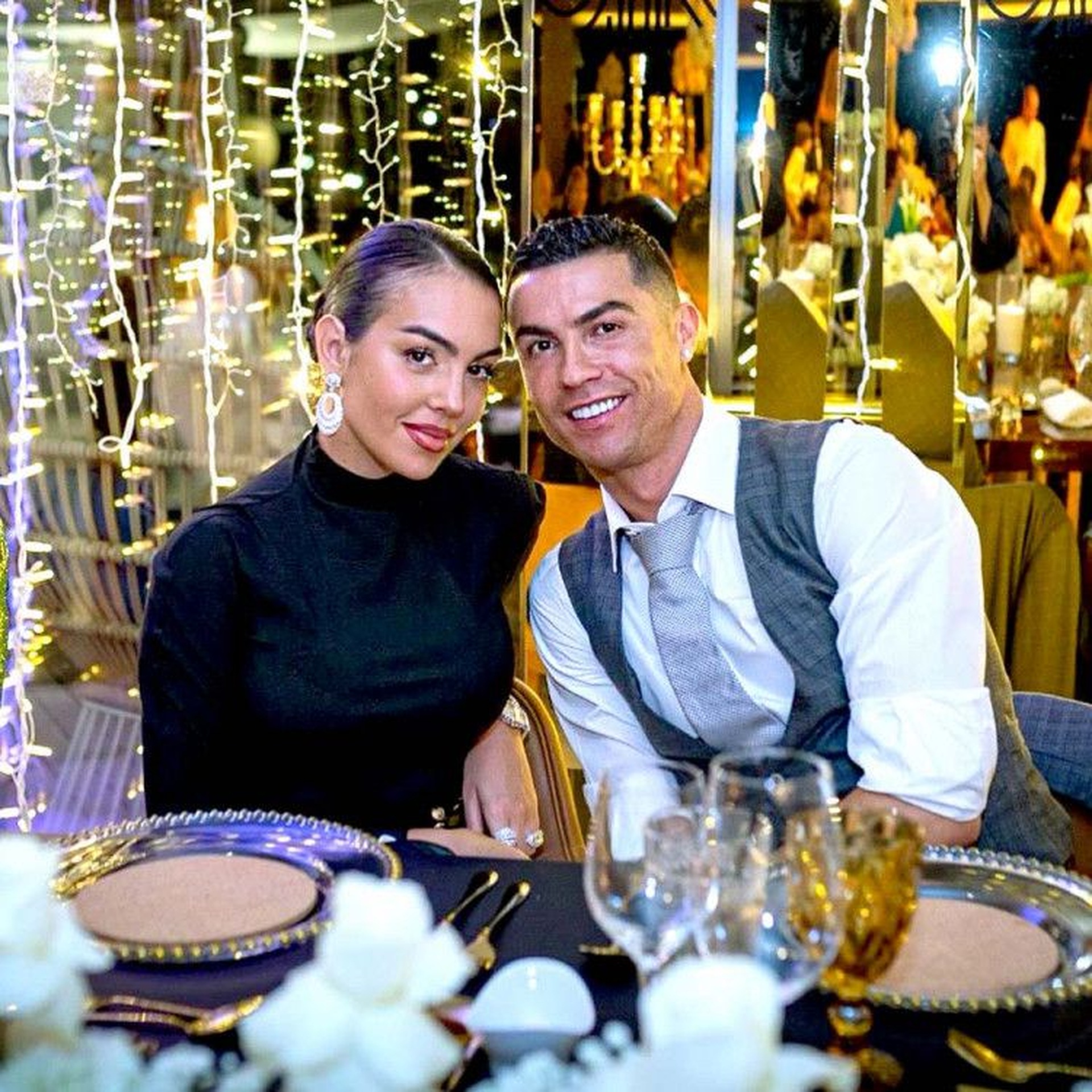 Bạn gái cầu thủ Ronaldo khoe dáng nóng bỏng ở Tuần lễ Thời trang Paris - 6 Bạn gái cầu thủ Ronaldo khoe dáng nóng bỏng ở Tuần lễ Thời trang Paris - 6