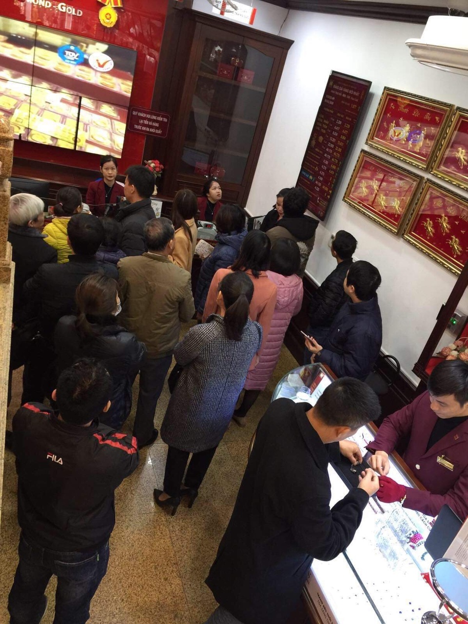 Ngày Vía Thần Tài trúng mùa dịch: Nhà vàng tặng hàng độc cho khách - 8 Ngày Vía Thần Tài trúng mùa dịch: Nhà vàng tặng hàng độc cho khách - 8
