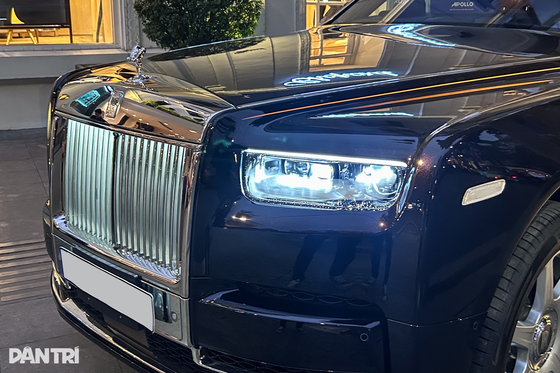 Đại gia TPHCM chi 60 tỷ mua Rolls-Royce Phantom VIII, chọn biển số 40 triệu - 5 Đại gia TPHCM chi 60 tỷ mua Rolls-Royce Phantom VIII, chọn biển số 40 triệu - 5