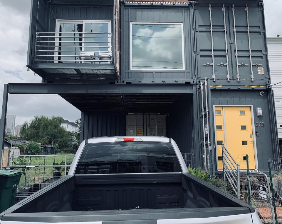 Nhà 3 tầng làm từ 11 container, bất ngờ nhất là nội thất hiện đại bên trong - 9 Nhà 3 tầng làm từ 11 container, bất ngờ nhất là nội thất hiện đại bên trong - 9