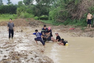 3 em nhỏ tử nạn khi tắm ao