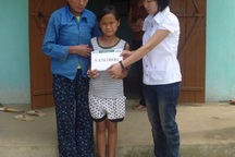 Sẻ chia với hoàn cảnh “ước có bì gạo thật to để mẹ không lo đói”