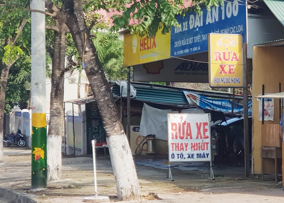 Quảng Trị: Nghề rửa xe kiếm bộn tiền ngày cận Tết - 5 Quảng Trị: Nghề rửa xe kiếm bộn tiền ngày cận Tết - 5