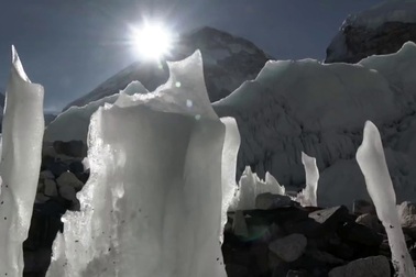 Chinh phục đỉnh Everest với các nhà leo núi chuyên nghiệp