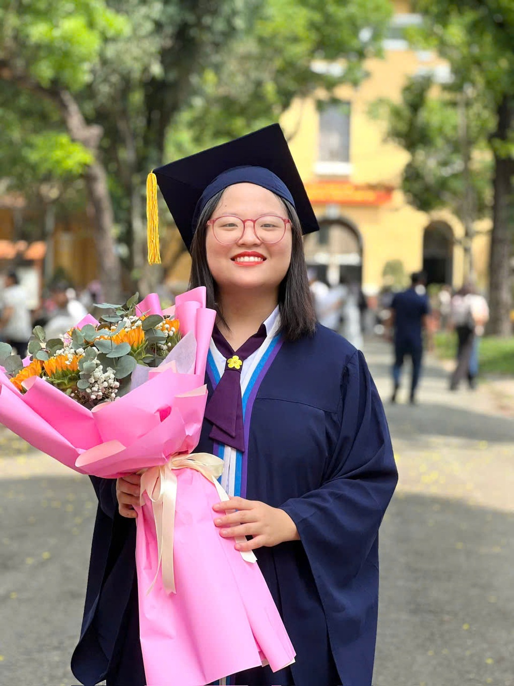 Nữ sinh lớp Tích hợp đạt điểm 10 tiếng Anh tốt nghiệp: Học từ chính thầy cô - 1 Nữ sinh lớp Tích hợp đạt điểm 10 tiếng Anh tốt nghiệp: Học từ chính thầy cô - 1