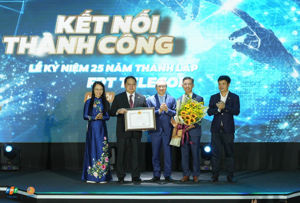 Chủ tịch FPT Telecom kể về hành trình bán mạng để thành công - 4 Chủ tịch FPT Telecom kể về hành trình bán mạng để thành công - 4