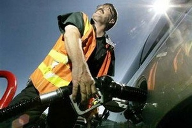 “Phao tin” giá xăng dầu có thể bị phạt 1 triệu USD