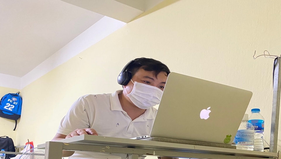 Bắc Giang: Thầy và trò vẫn miệt mài dạy - học trực tuyến trong khu cách ly - 1 Bắc Giang: Thầy và trò vẫn miệt mài dạy - học trực tuyến trong khu cách ly - 1