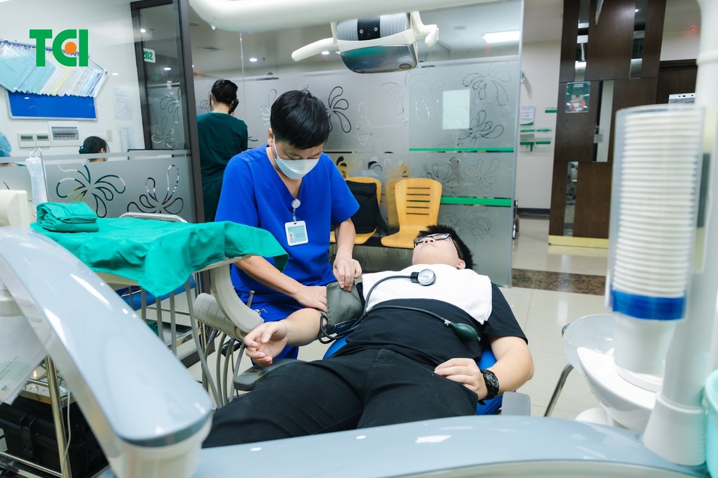 Loại bỏ 4 răng khôn mọc lệch cùng lúc an toàn - 2 Loại bỏ 4 răng khôn mọc lệch cùng lúc an toàn - 2