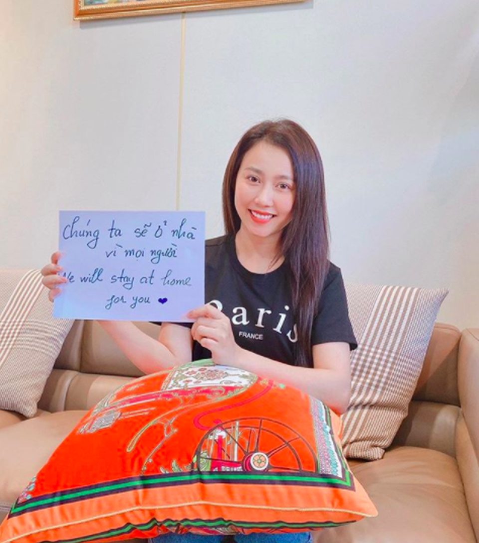 Bạn gái tiền đạo Tiến Linh khoe dáng trên bãi biển sau kỳ nghỉ vì dịch - 9 Bạn gái tiền đạo Tiến Linh khoe dáng trên bãi biển sau kỳ nghỉ vì dịch - 9