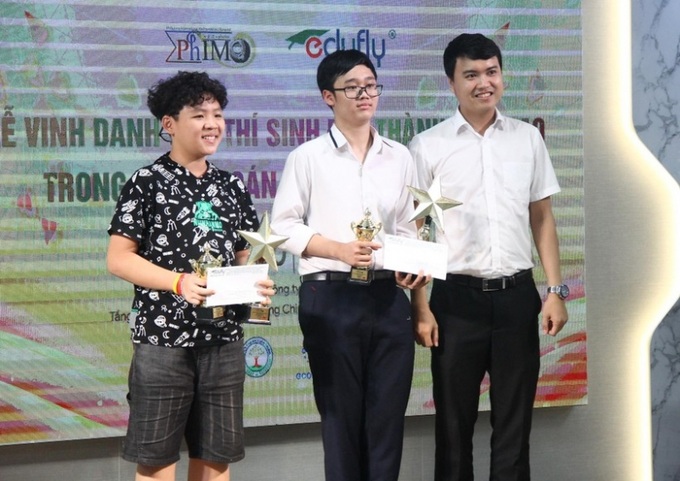 2 học sinh của Việt Nam xuất sắc giành giải Đặc biệt tại Kỳ thi Toán quốc tế PhiMo 2022.