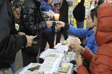 Đổi tiền lẻ: tiền chênh lệch gấp 2,4 lần 