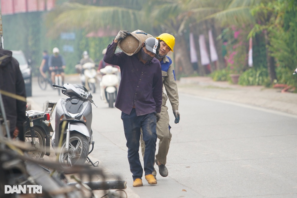 Hà Nội: Cận cảnh tháo dỡ những chiếc nhà nổi còn sót lại bên hồ Tây - 9 Hà Nội: Cận cảnh tháo dỡ những chiếc nhà nổi còn sót lại bên hồ Tây - 9
