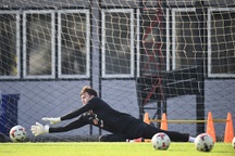 Văn Lâm tái xuất trên sân tập của Muangthong United