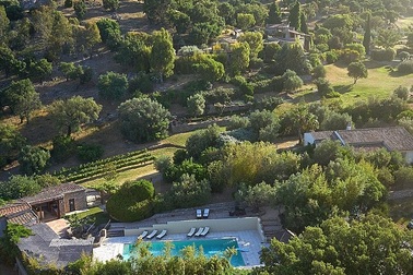 Cướp biển Johnny Depp rao bán nhà siêu đắt