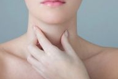 Xoa bóp chữa bệnh viêm họng mạn tính