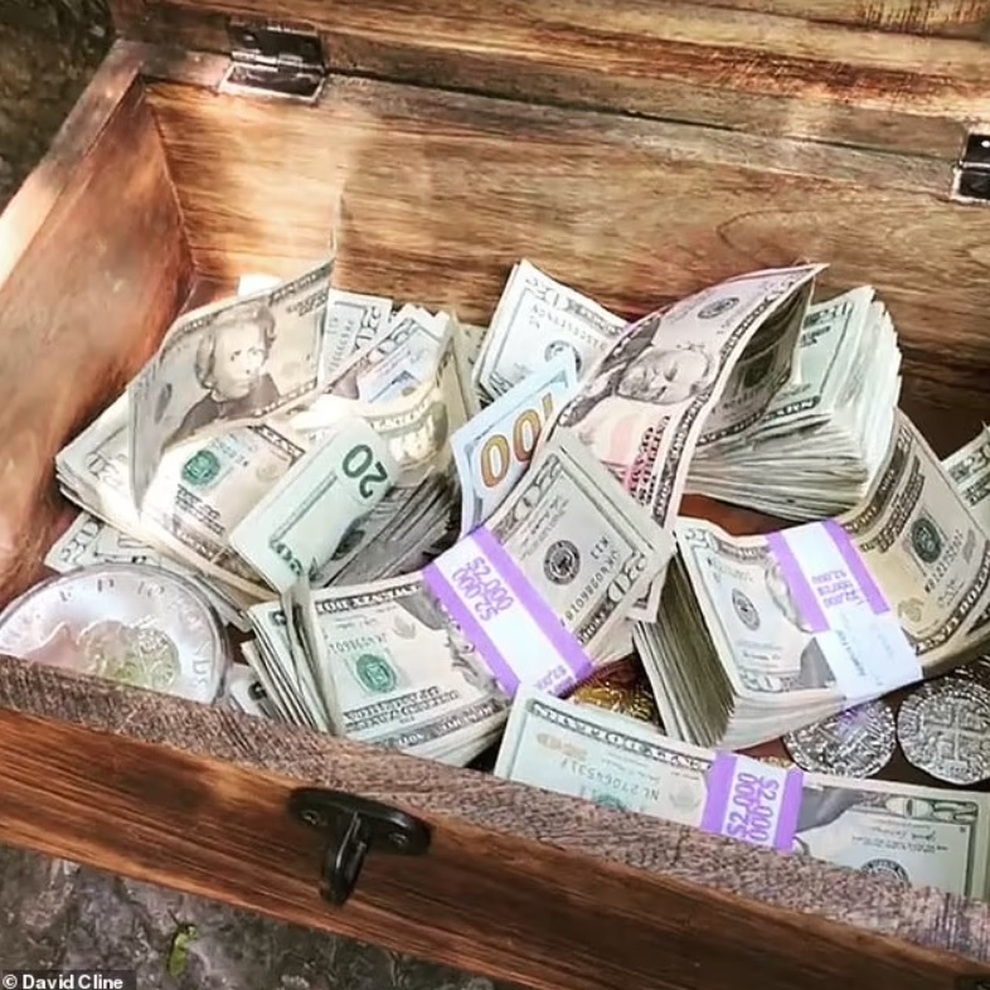 Du lịch ở Việt Nam khiến người đàn ông có cảm hứng đem chôn... 10.000 USD - 3 Du lịch ở Việt Nam khiến người đàn ông có cảm hứng đem chôn... 10.000 USD - 3
