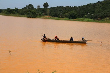 Đi thả cá giống cho dân ở lòng hồ thủy điện, cán bộ xã tử nạn