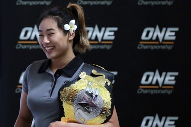 Nữ võ sĩ MMA xinh đẹp bị tai nạn giao thông nặng