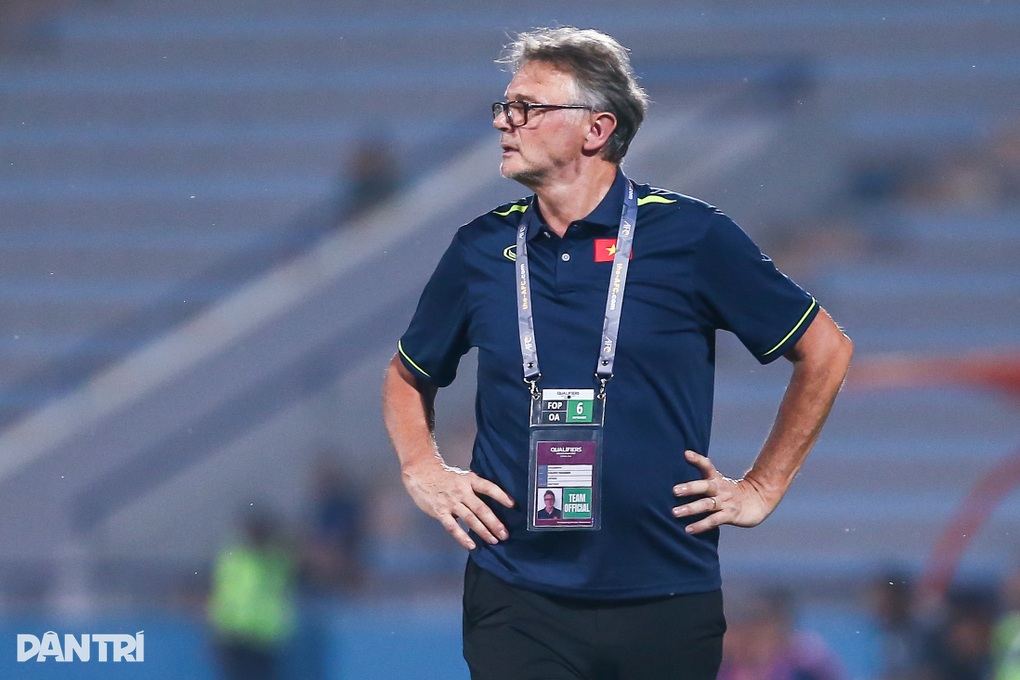 HLV Troussier: Không thể đòi hỏi tuyển Việt Nam hoàn hảo ngay lập tức - 2 HLV Troussier: Không thể đòi hỏi tuyển Việt Nam hoàn hảo ngay lập tức - 2