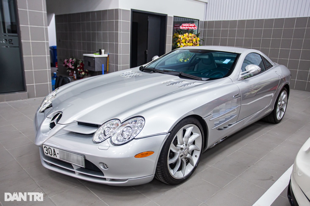 Cận cảnh mũi tên bạc Mercedes-Benz SLR McLaren độc nhất Việt Nam - 12 Cận cảnh mũi tên bạc Mercedes-Benz SLR McLaren độc nhất Việt Nam - 12