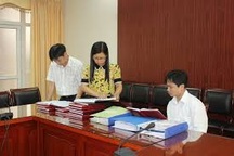 Nghỉ hưu căn cứ tuổi trong hồ sơ đảng viên là đúng hay sai?