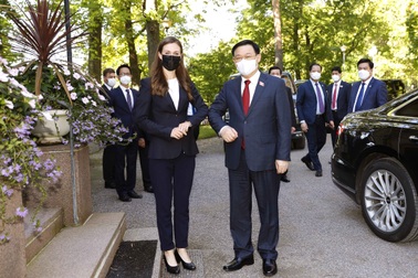 Chủ tịch Quốc hội thăm Phần Lan, bàn việc hợp tác bảo hộ đầu tư, lao động