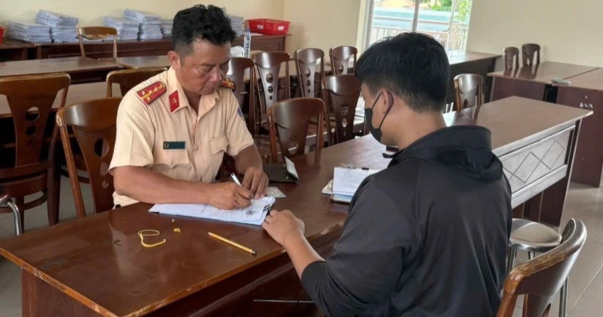 Tài xế xe ba gác chạy ngược chiều ở TPHCM bị phạt hơn 33 triệu đồng