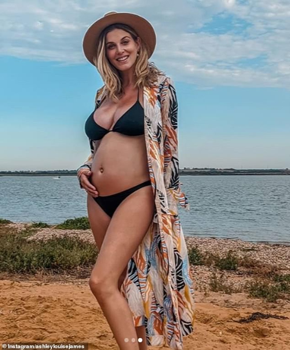 Ashley James liên tục mặc áo tắm khoe bụng bầu - 5 Ashley James liên tục mặc áo tắm khoe bụng bầu - 5