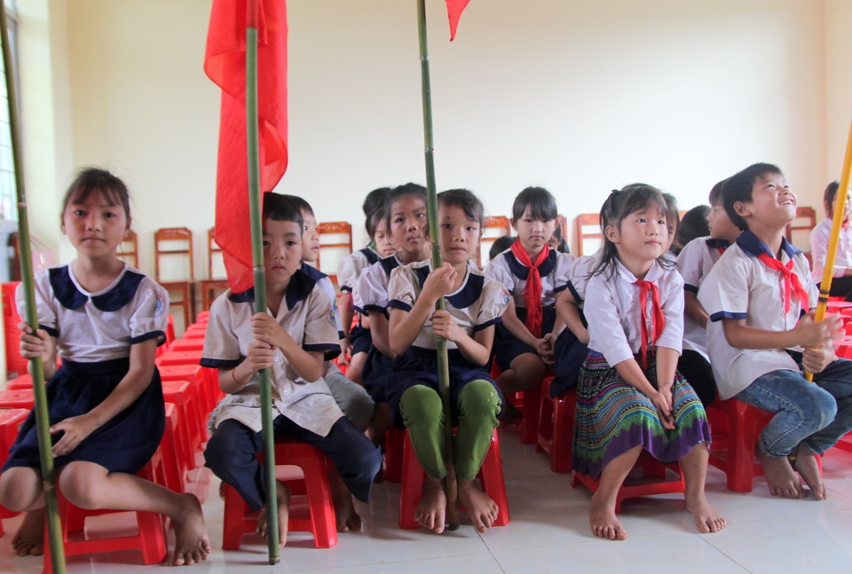 Cô giáo trẻ trăn trở vì học trò nghèo vẫn chưa có áo ấm mùa đông - 1 Cô giáo trẻ trăn trở vì học trò nghèo vẫn chưa có áo ấm mùa đông - 1