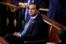 Tân Hạ nghị sĩ Mỹ bị kêu gọi từ chức sau nghi vấn khai man lý lịch