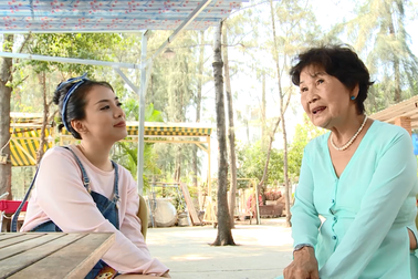 Thiên Vương vá “thủng” lốp xe của khách hàng, Miko Lan Trinh “chào thua” cụ bà U80