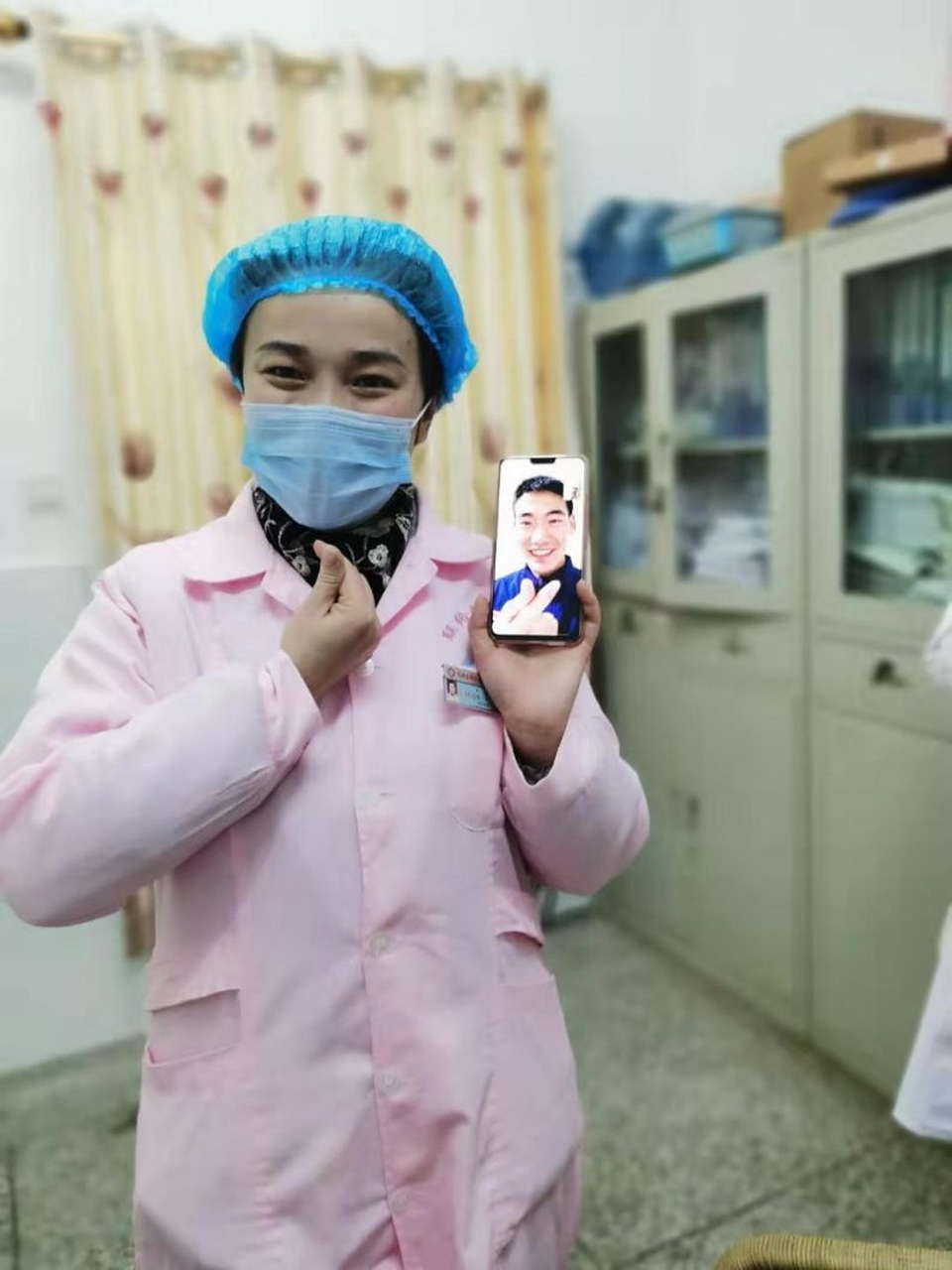 Cặp đôi tổ chức đám cưới qua điện thoại, xúc động nói lời hẹn ước - 2