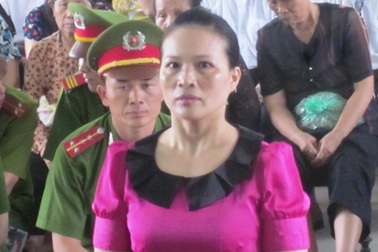 Nữ giám đốc "siêu" lừa trăm tỷ lĩnh án chung thân