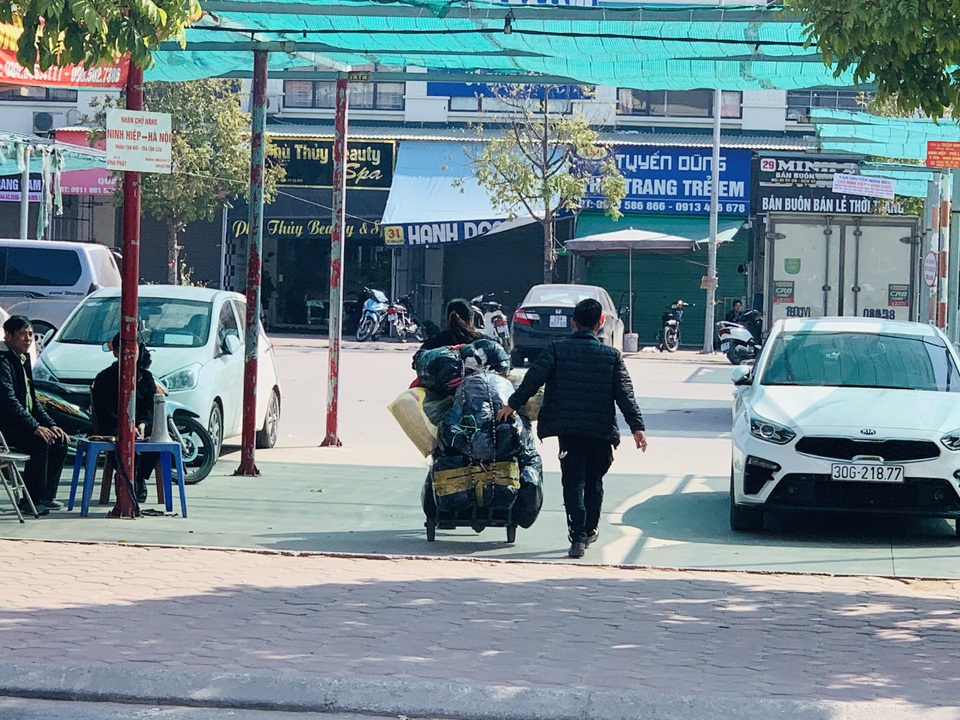 Lạ chưa từng thấy: Tiểu thương chợ Ninh Hiệp đồng loạt đóng cửa áp Tết - 9 Lạ chưa từng thấy: Tiểu thương chợ Ninh Hiệp đồng loạt đóng cửa áp Tết - 9