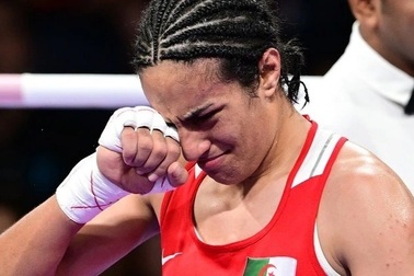 Võ sĩ Imane Khelif bật khóc khi giành huy chương Olympic: "Tôi là phụ nữ"