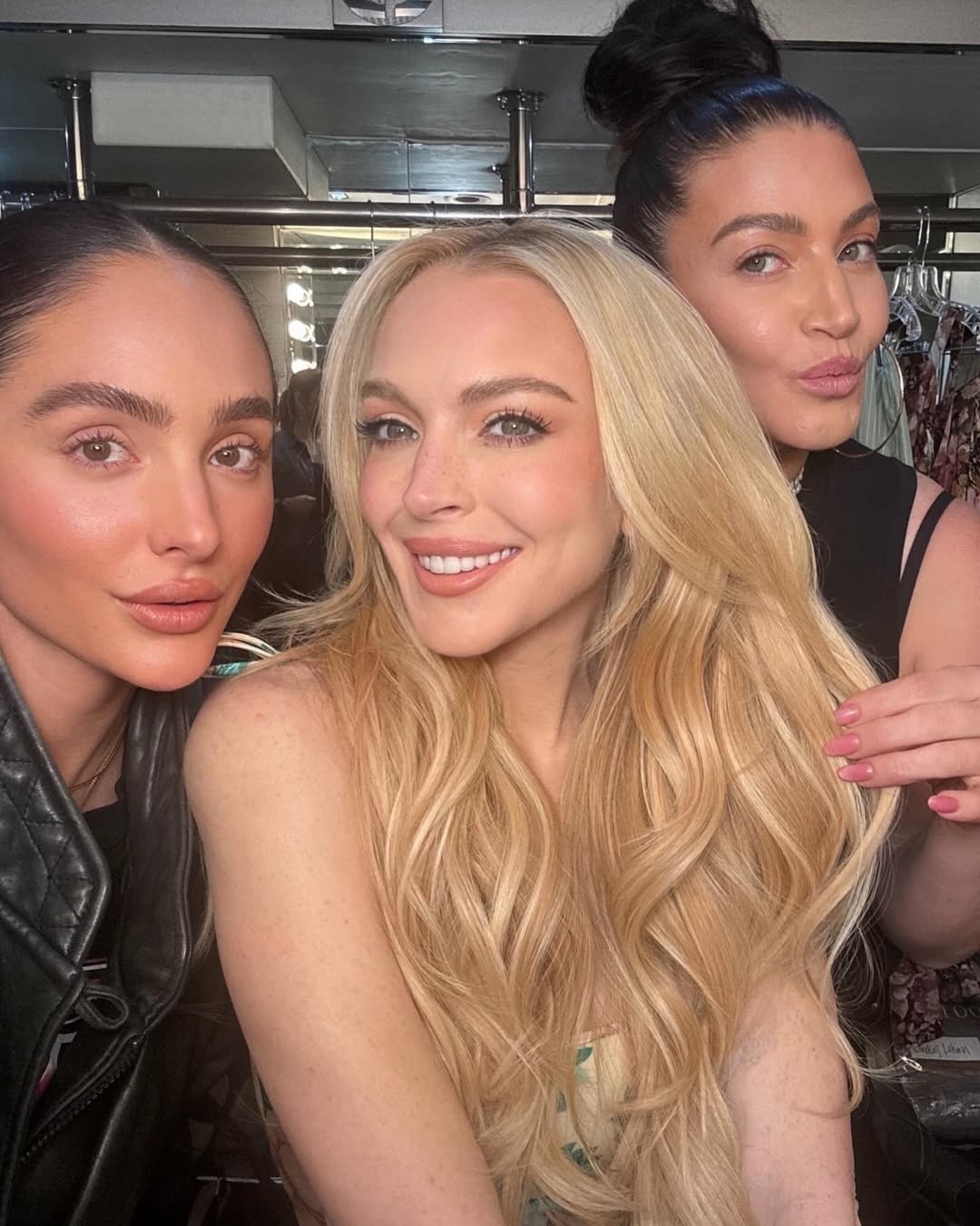 Cô gái lắm chiêu Lindsay Lohan đẹp rực rỡ ở tuổi 38, hào quang trở lại - 9