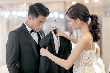 Kỳ Hân hạnh phúc thử trang phục cưới cùng Mạc Hồng Quân