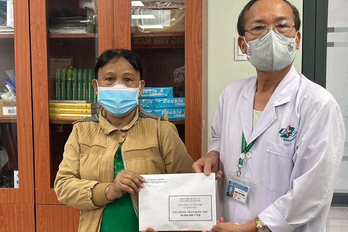 Một bệnh nhân được cứu nhờ gia đình Quốc Thư nhường sự hỗ trợ của bạn đọc - 1 Một bệnh nhân được cứu nhờ gia đình Quốc Thư nhường sự hỗ trợ của bạn đọc - 1