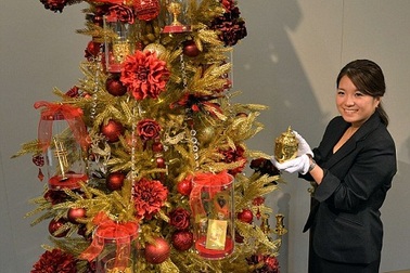 Ngắm cây thông Giáng sinh bằng vàng ròng giá 204 tỉ