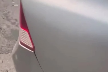 Không giảm tốc độ khi qua giao lộ, ô tô con đâm nghiêng xe 16 chỗ