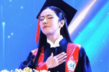 Á khôi lên tiếng về màn hát tiếng Anh trong lễ tốt nghiệp gây bão mạng