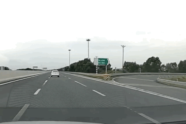 Liên tiếp các trường hợp ô tô đi lùi trên cao tốc: Mức phạt chưa đủ nặng?