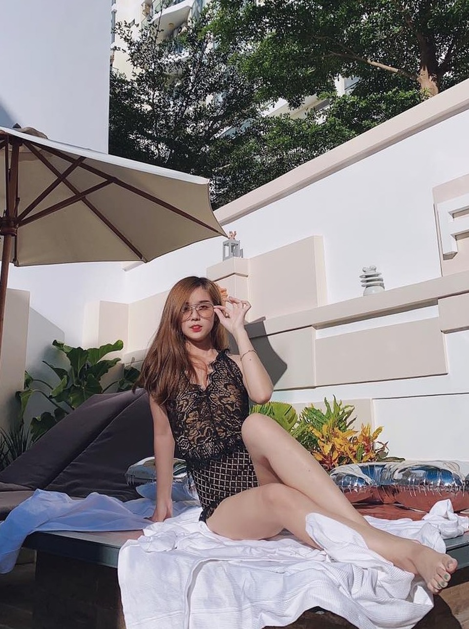 Hậu ly hôn, vợ cũ Hoài Lâm nhan sắc thăng hạng quyến rũ bội phần - 5 Hậu ly hôn, vợ cũ Hoài Lâm nhan sắc thăng hạng quyến rũ bội phần - 5
