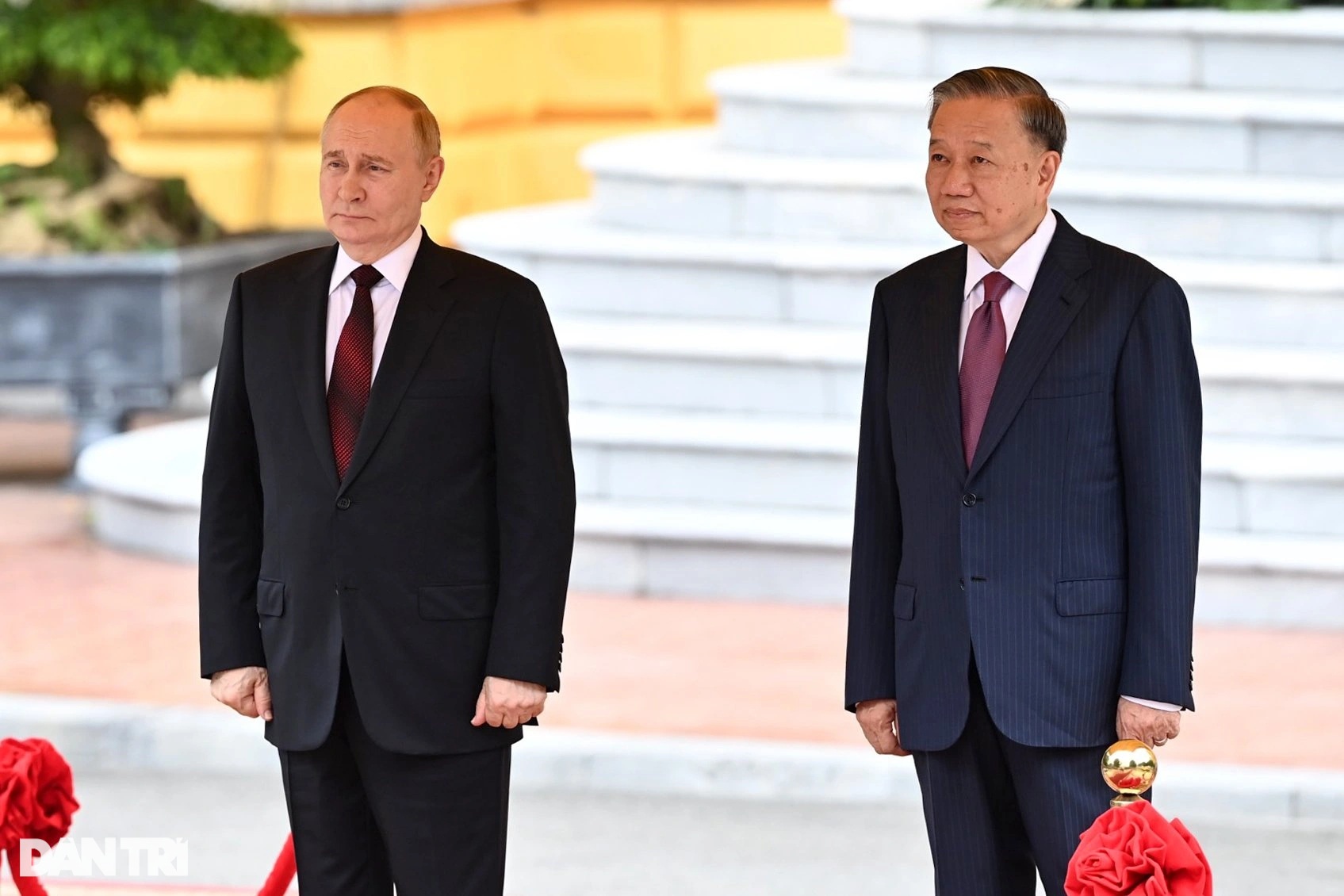 Chủ tịch nước Tô Lâm và Tổng thống Nga Vladimir Putin trong lễ đón cấp Nhà nước tại Phủ Chủ tịch (Ảnh: Mạnh Quân).