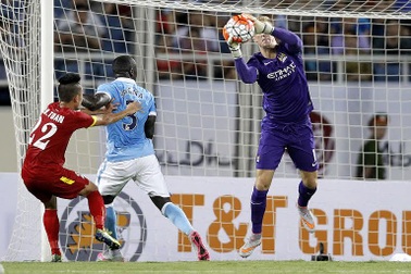 Bầu Hiển bị lỗ vụ mời Man City sang Việt Nam