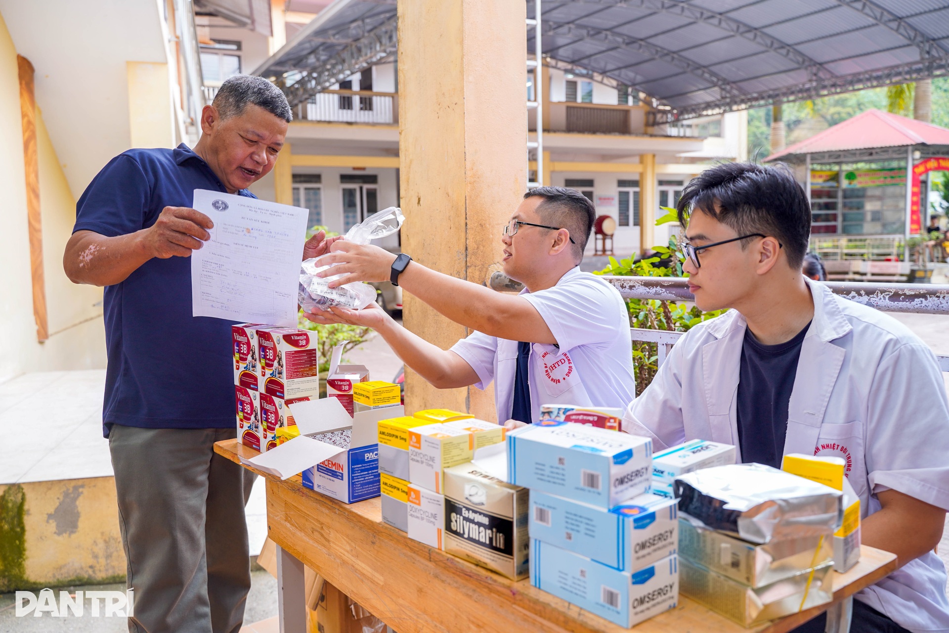 Những già bản trên đỉnh Tây Côn Lĩnh lần đầu được siêu âm, xét nghiệm - 15