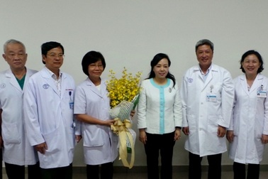 Trao “nóng” kỷ niệm chương cho thân nhân người hiến tạng