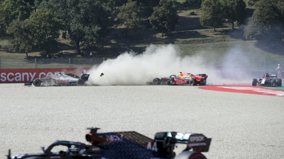 Tuscan Grand Prix 2020: Muốn bao nhiêu hỗn loạn cũng có - 7 Tuscan Grand Prix 2020: Muốn bao nhiêu hỗn loạn cũng có - 7