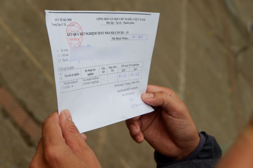 Người dân Thủ đô hồi hộp chờ kết quả xét nghiệm nhanh Covid-19 - 5 Người dân Thủ đô hồi hộp chờ kết quả xét nghiệm nhanh Covid-19 - 5